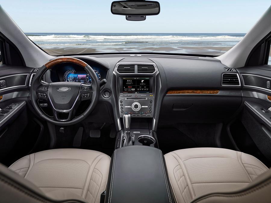  Ford Explorer Platinum 2015 года  (фото 23 из 33)